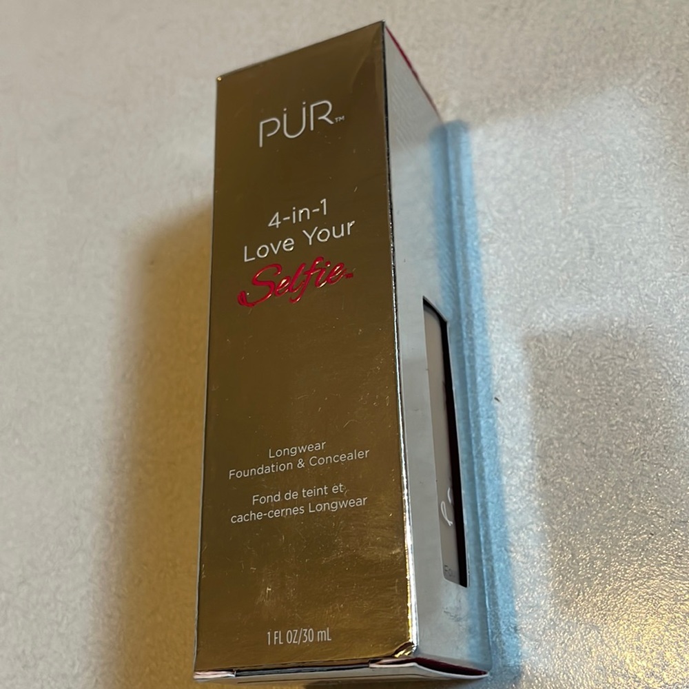 PUR 4-in-1 Love Your Selfie Longwear Foundation and Concealer LN7